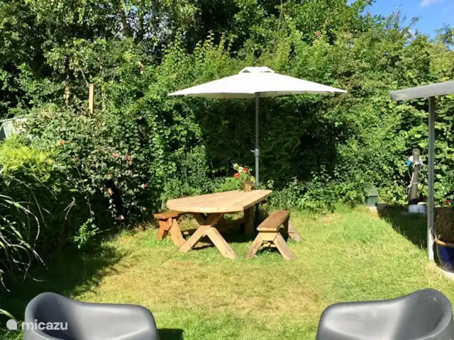 stacaravan huren in Nederland, Texel, De Cocksdorp – Sammie op Texel Genieten in de zonnige tuin.