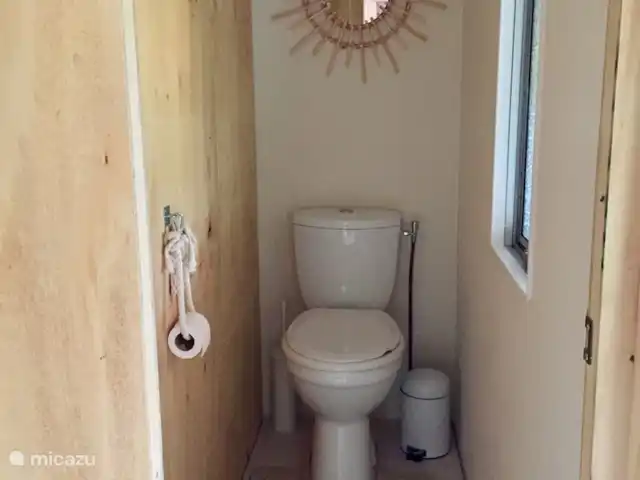 stacaravan huren in Nederland, Texel, De Cocksdorp – Sammie op Texel De caravan beschikt over een eigen toilet.