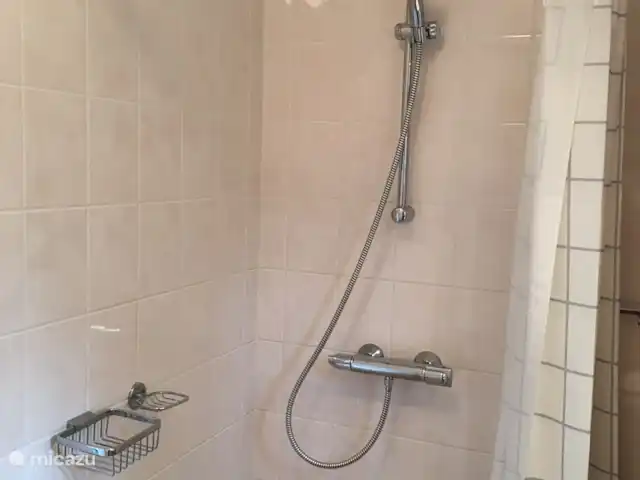 vakantiehuis huren in Nederland, Overijssel, Heeten – Salland Cottage Douche in de badkamer.