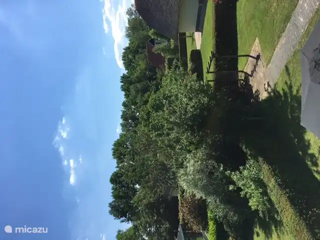 Mooi uitzicht over het park vanuit de slaapkamer aan de achterzijde.