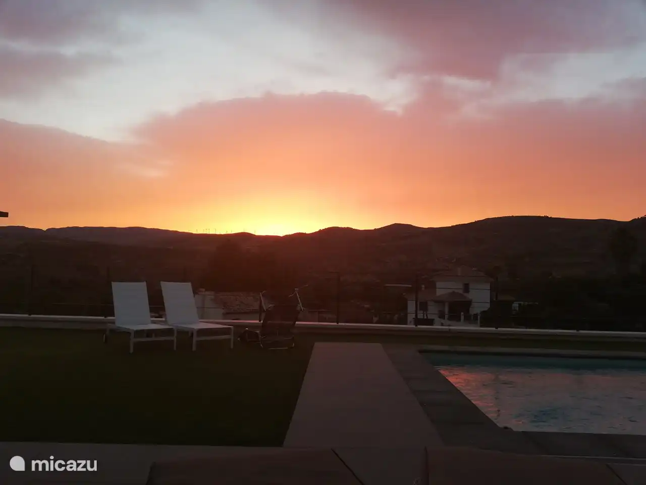 puesta de sol desde el jardin