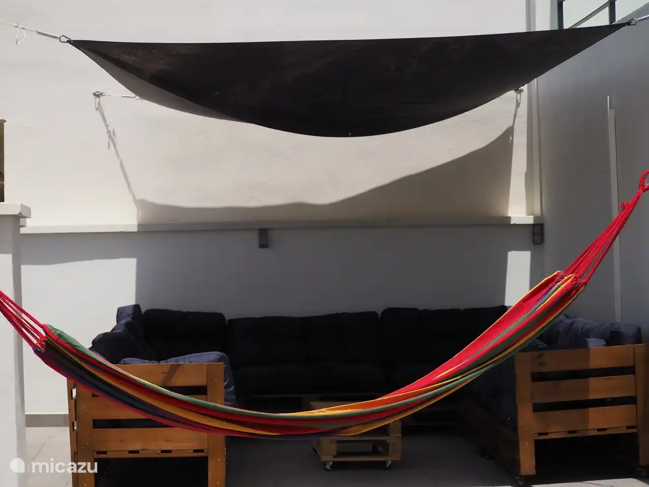 Terraza abajo por la noche.