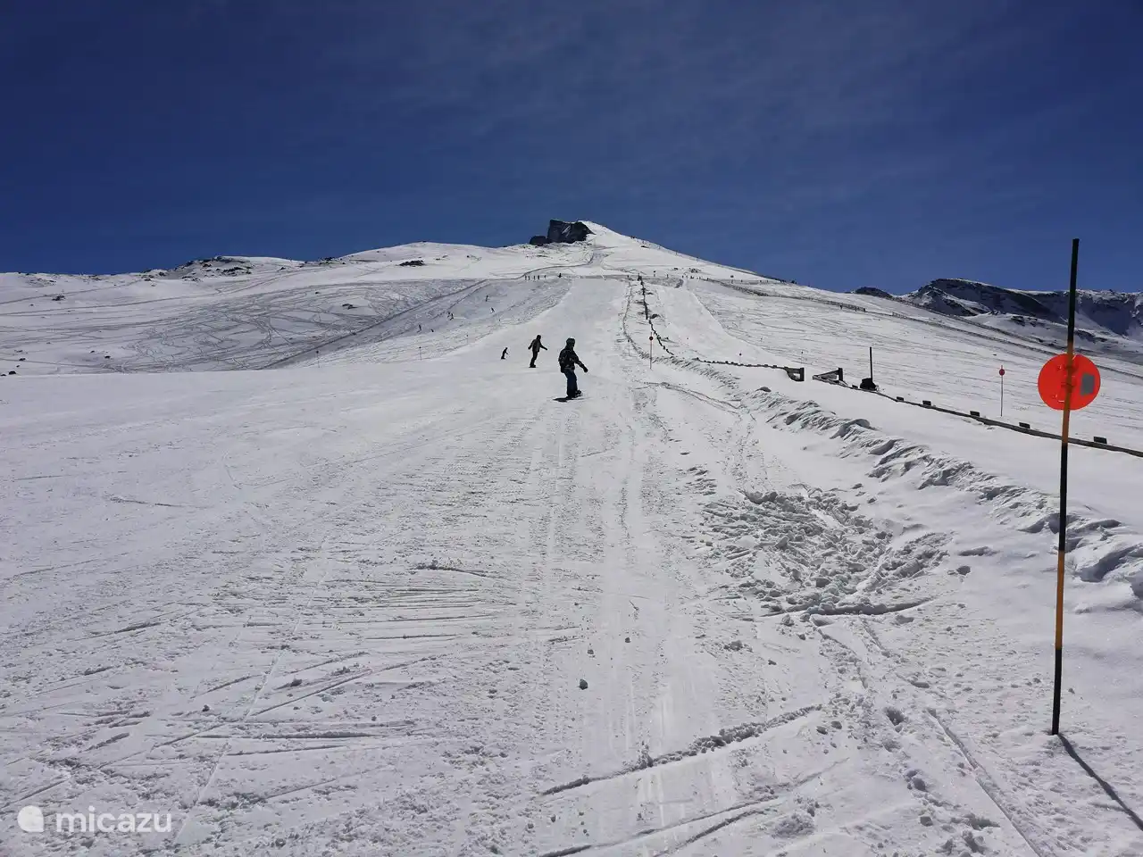 ¿Sabías? que puedes esquiar perfectamente en el periodo invernal en Sierra Nevada con 110 km de pistas!