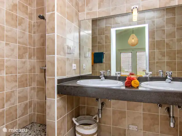 Maison Rietje | Curaçao, Banda Abou (ouest), Coral Estate, Rif St.Marie - villa Salle de bain de la suite parentale