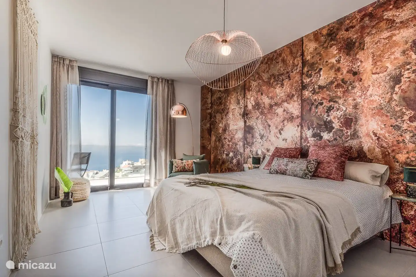 Bedroom with double bed