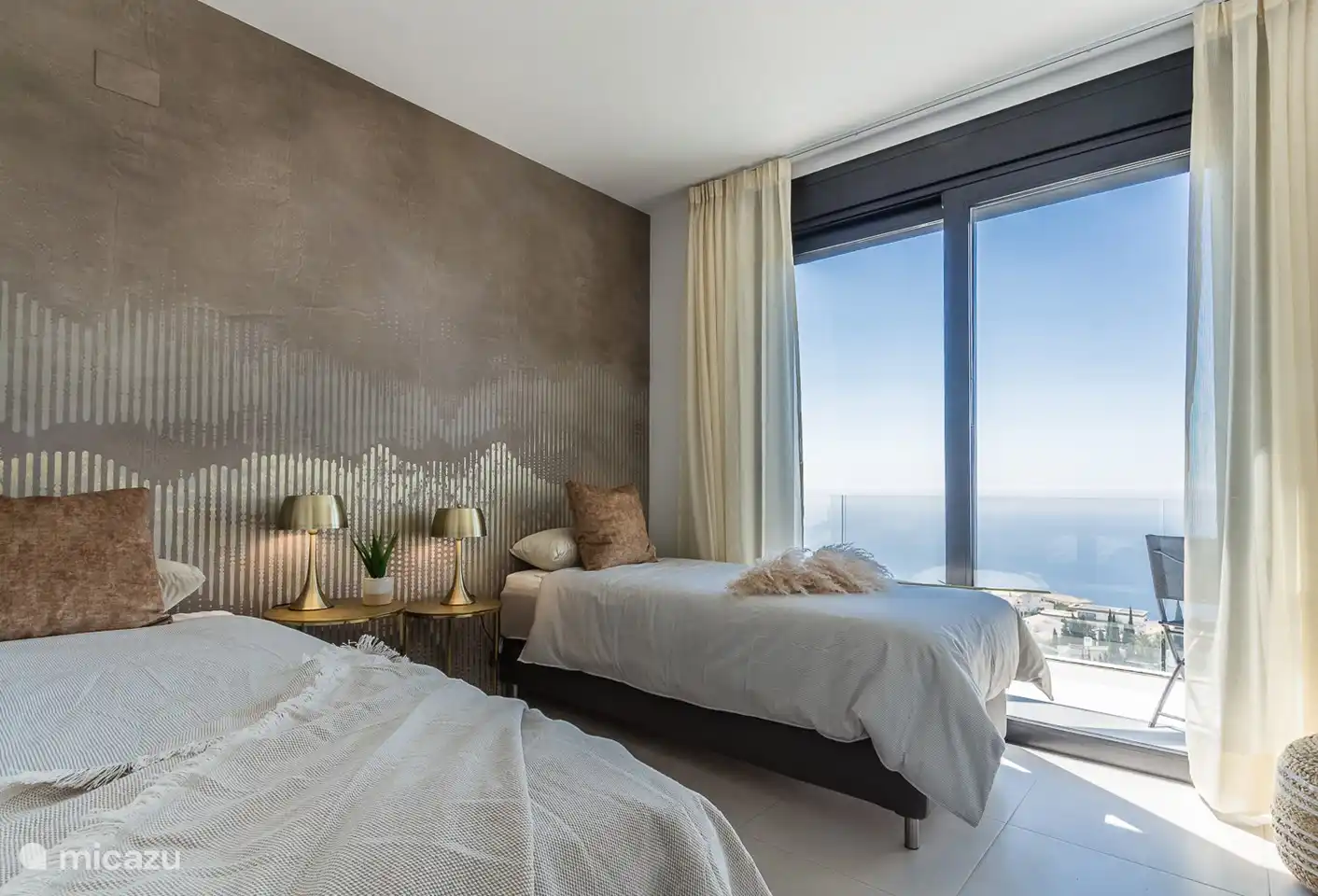 Bedroom with two single beds