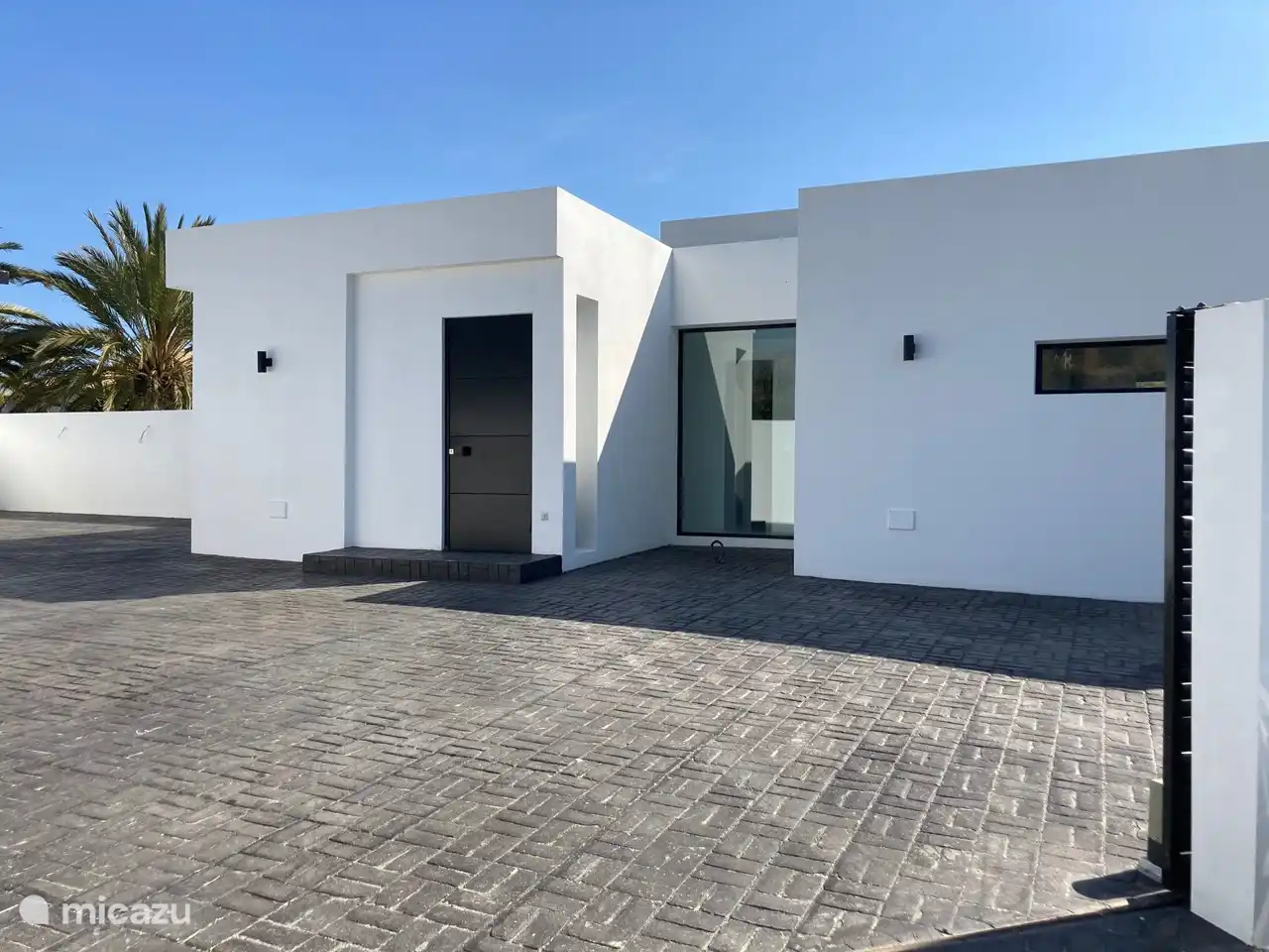 The front of the villa