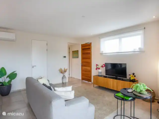 Jan Sofat LUX A24 huren in Curaçao, Banda Ariba (oost), Jan Sofat - appartement TV hoek