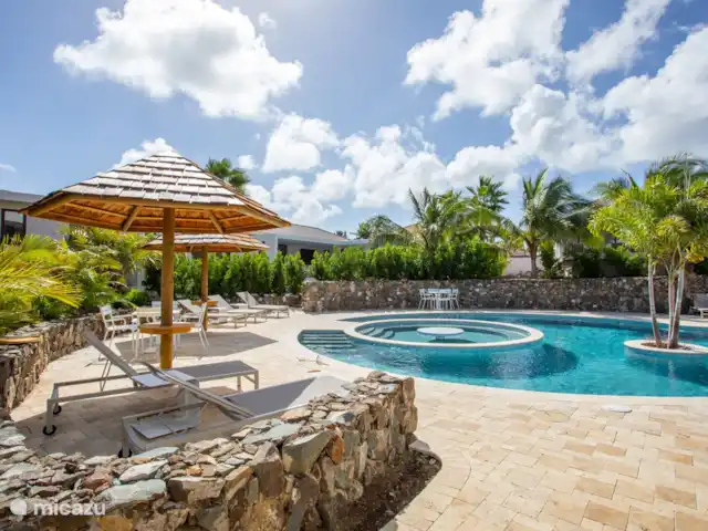 Jan Sofat LUX A24 huren in Curaçao, Banda Ariba (oost), Jan Sofat - appartement Zwembad