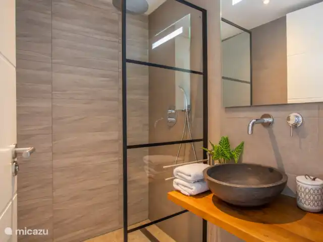Jan Sofat LUX A24 huren in Curaçao, Banda Ariba (oost), Jan Sofat - appartement Prive badkamer
