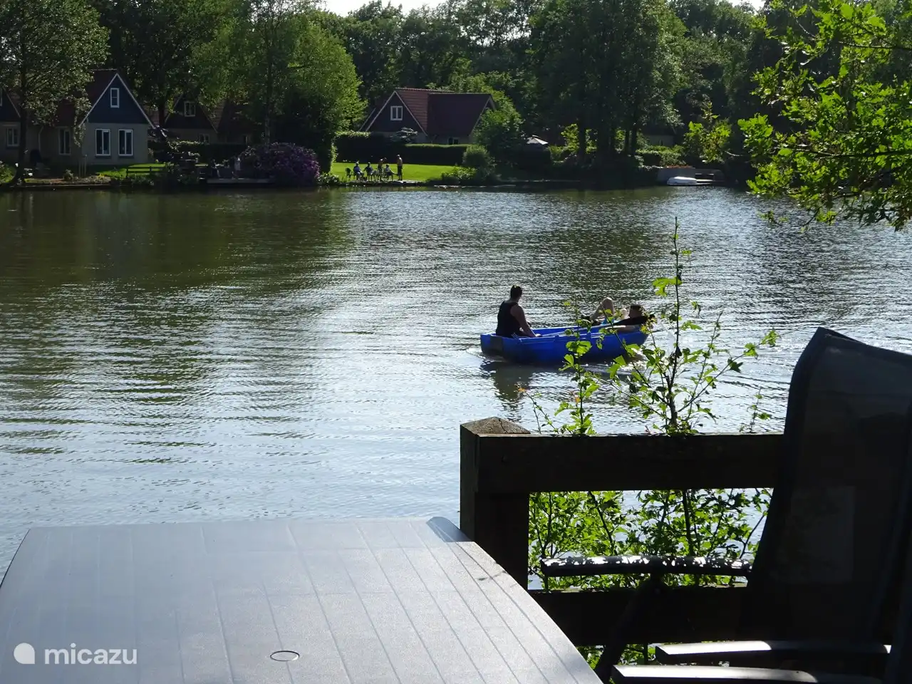 ou en bateau sur l'eau