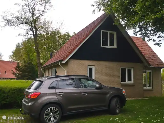 Maison de poisson | Pays-Bas, Drenthe, Westerbork - maison de vacances Il est possible de garer une voiture à côté de la maison. Un peu plus loin, il y a un plus grand parking pavé pour d'autres véhicules
