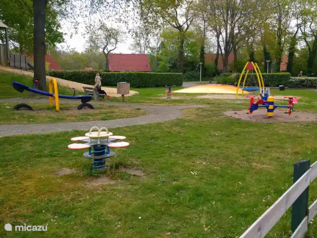 Maison de poisson | Pays-Bas, Drenthe, Westerbork - maison de vacances des installations pour les plus petits et un château gonflable