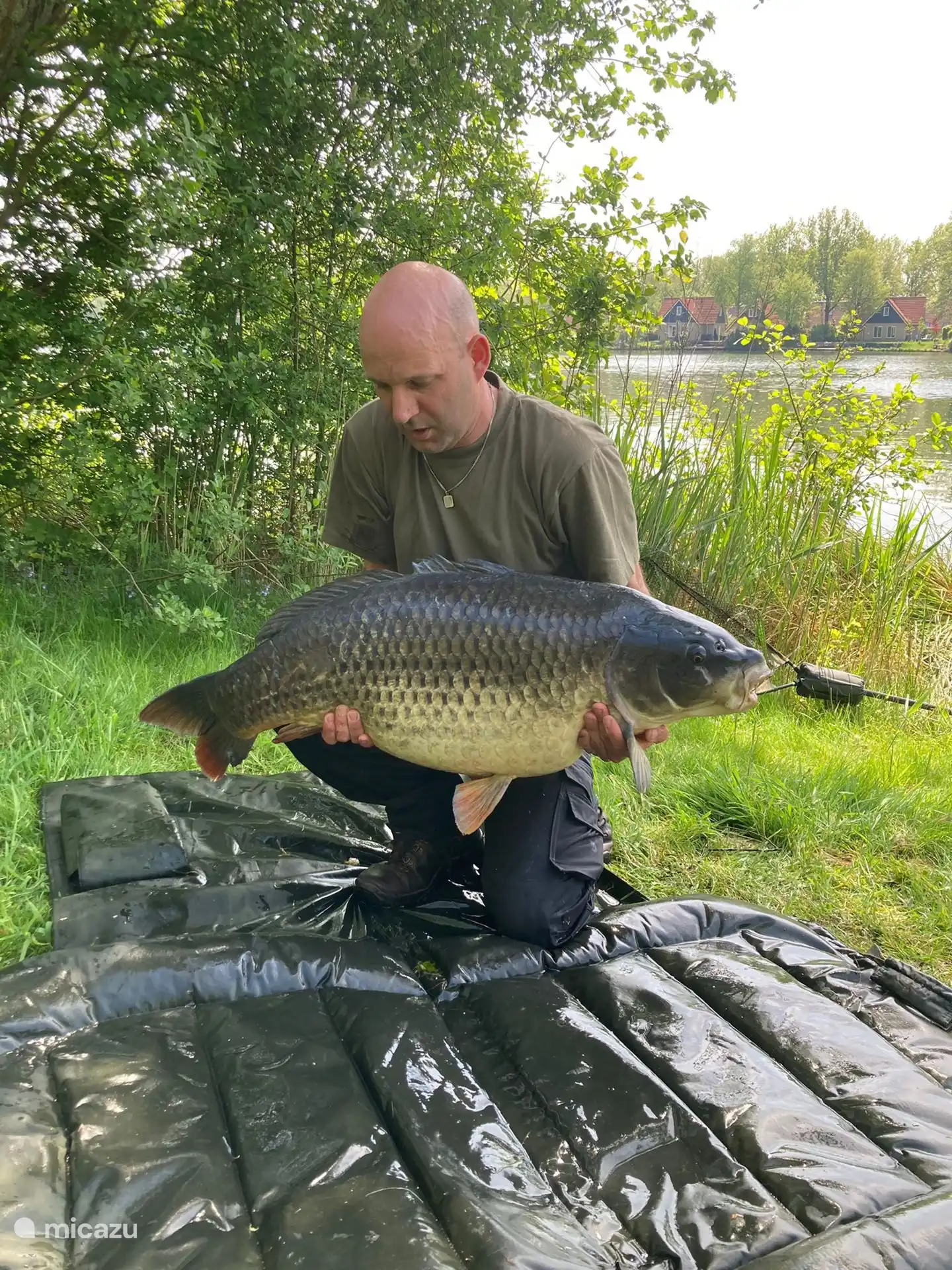 Ce groupe a réussi à capturer douze gros poissons en une semaine, qui pesaient pas moins de 23 kilos.