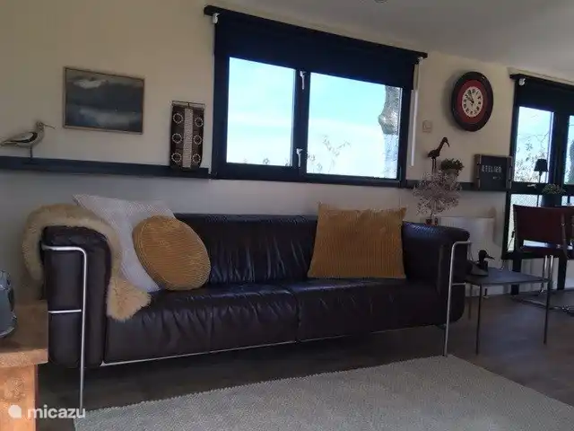 ..viele Fenster mit Blick über die friesische Landschaft..