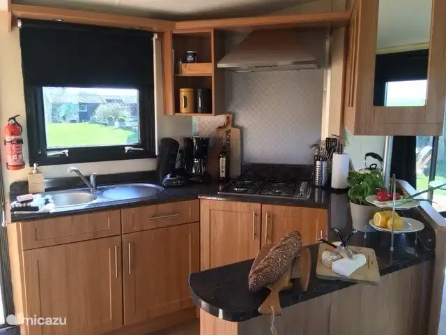 ..beim Geschirrspülen Blick in den Garten..