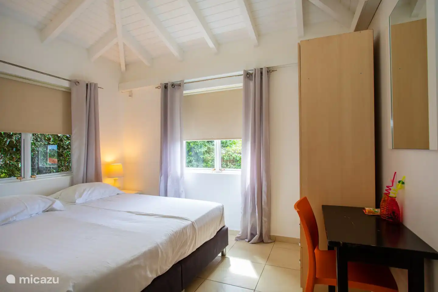 El segundo dormitorio donde también se pueden separar las camas. Los dormitorios tienen aire acondicionado.