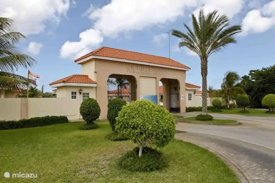 entrada del complejo