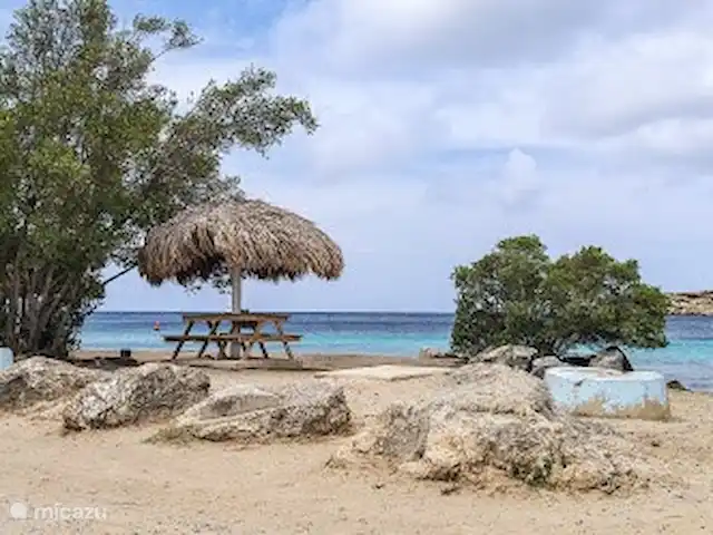 Location de Vacances Curaçao, Banda Ariba (est), Jan Thiel, maison de vacances - Kas Granjero Caracasbaai, une belle plage publique avec de bons restaurants locaux, mais aussi avec la possibilité d'apporter sa propre nourriture et ses boissons.