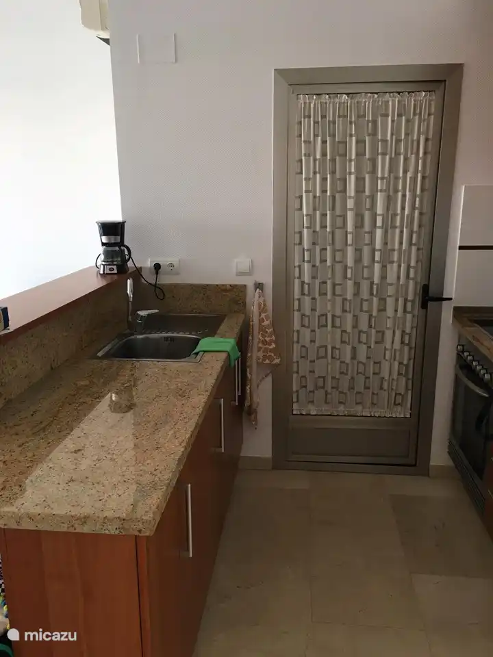 Cuisine avec accès au rangement