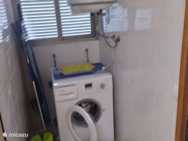 appartement huren in Spanje, Costa Blanca, Albir – Fleur's Attico Albir Berging met wasmachine, poetsmateriaal, opbergruimte