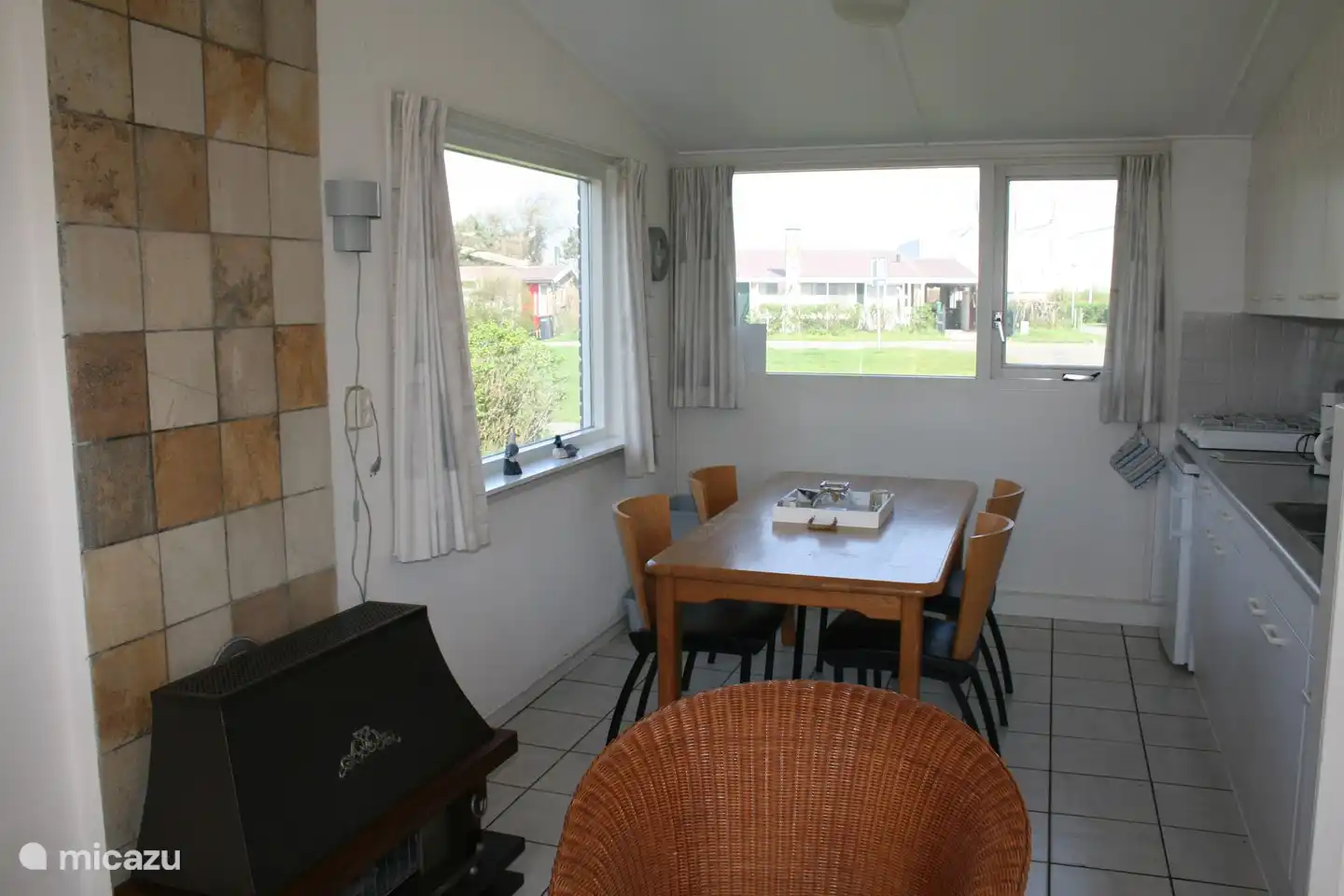 Foyer au gaz et coin repas