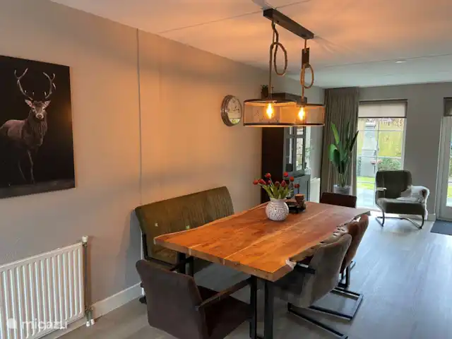 Bosboerderij de Veluwe | Pays-Bas, Gueldre, Lunteren - maison de vacances Table tronc d'arbre