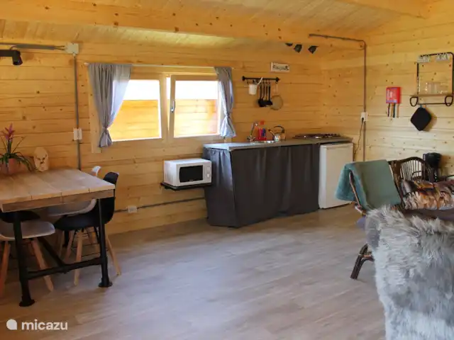 Boerenzwaluw huren in Nederland, Noord-Holland, Julianadorp aan Zee - blokhut / lodge woonkamer