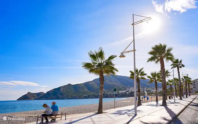 Albir est une très jolie ville de la Costa Blanca. C'est agréable toute l'année et il y a de quoi faire.