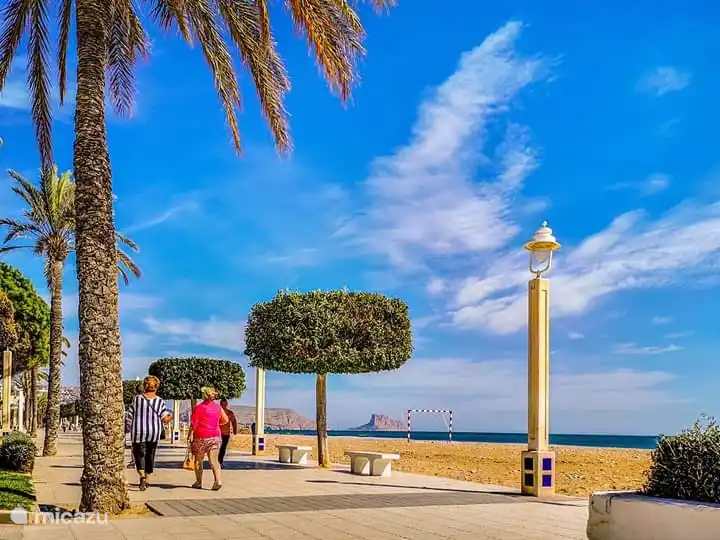 La promenade d'Albir à Altea. Plein de restaurants et de bars chaleureux