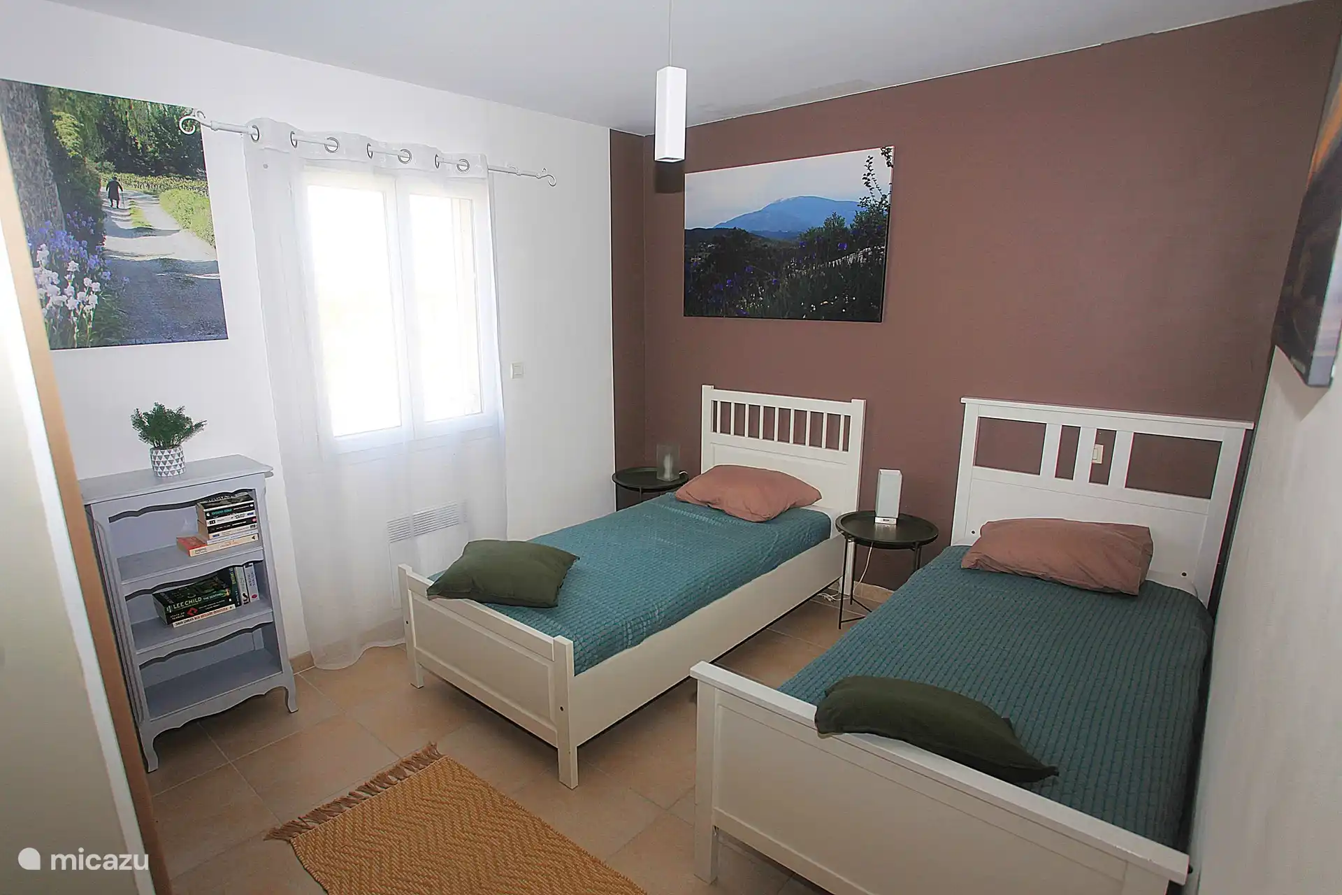 Schlafzimmer 4 mit 2 Betten von 90x200 cm. Alle Zimmer sind geräumig, leicht zu verdunkeln und verfügen über viel Stauraum. 