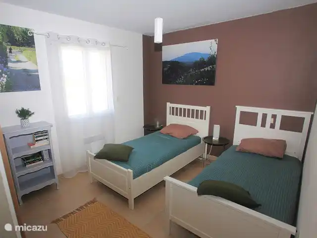 Villa Laura avec piscine privée | France, Drôme, Bouchet - maison de vacances Chambre 4 avec 2 lits de 90x200 cm. Toutes les chambres sont spacieuses, faciles à assombrir et disposent de nombreux placards.