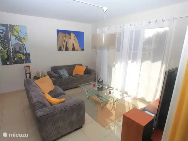 Villa Laura avec piscine privée | France, Drôme, Bouchet - maison de vacances Coin salon avec grande TV, WiFi (fibre optique), audio. Adjacent à la terrasse.