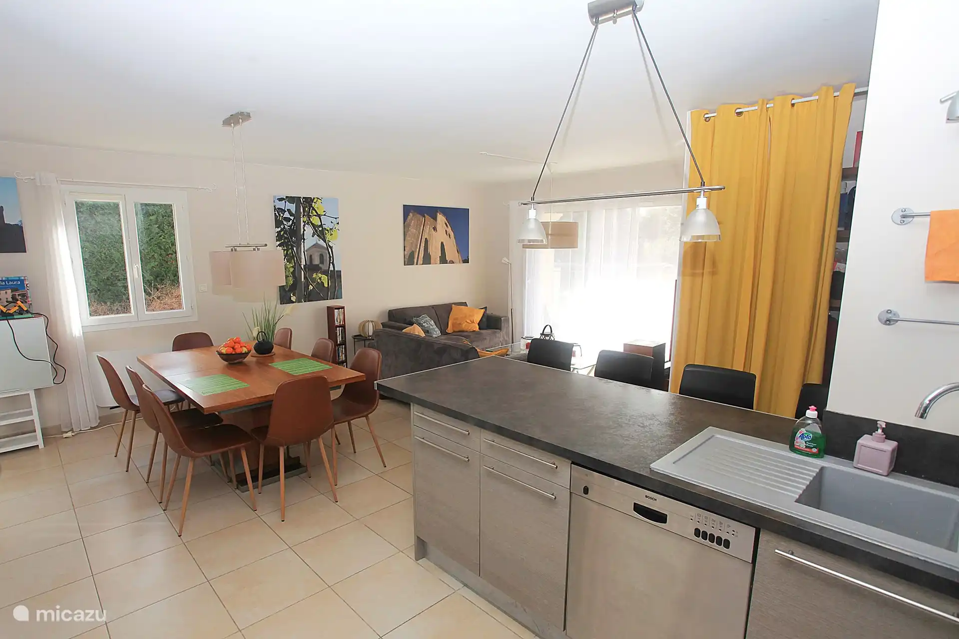 Modern eingerichtet und mit allen Annehmlichkeiten ausgestattet