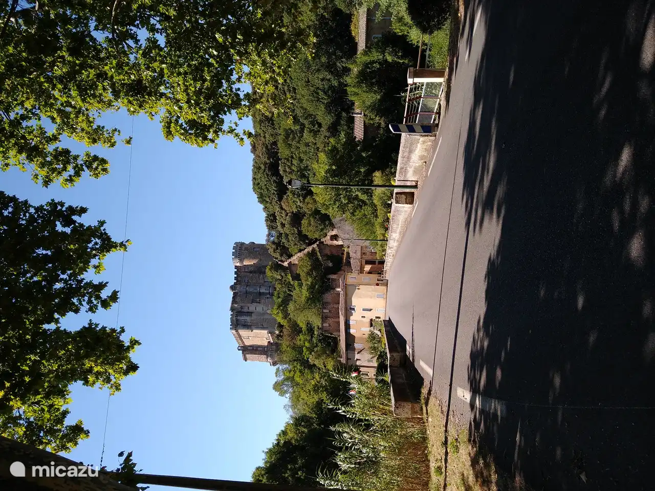 Suze la Rousse (3 km)