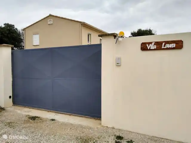 Villa Laura avec piscine privée | France, Drôme, Bouchet - maison de vacances Le site est clos par un portail électrique