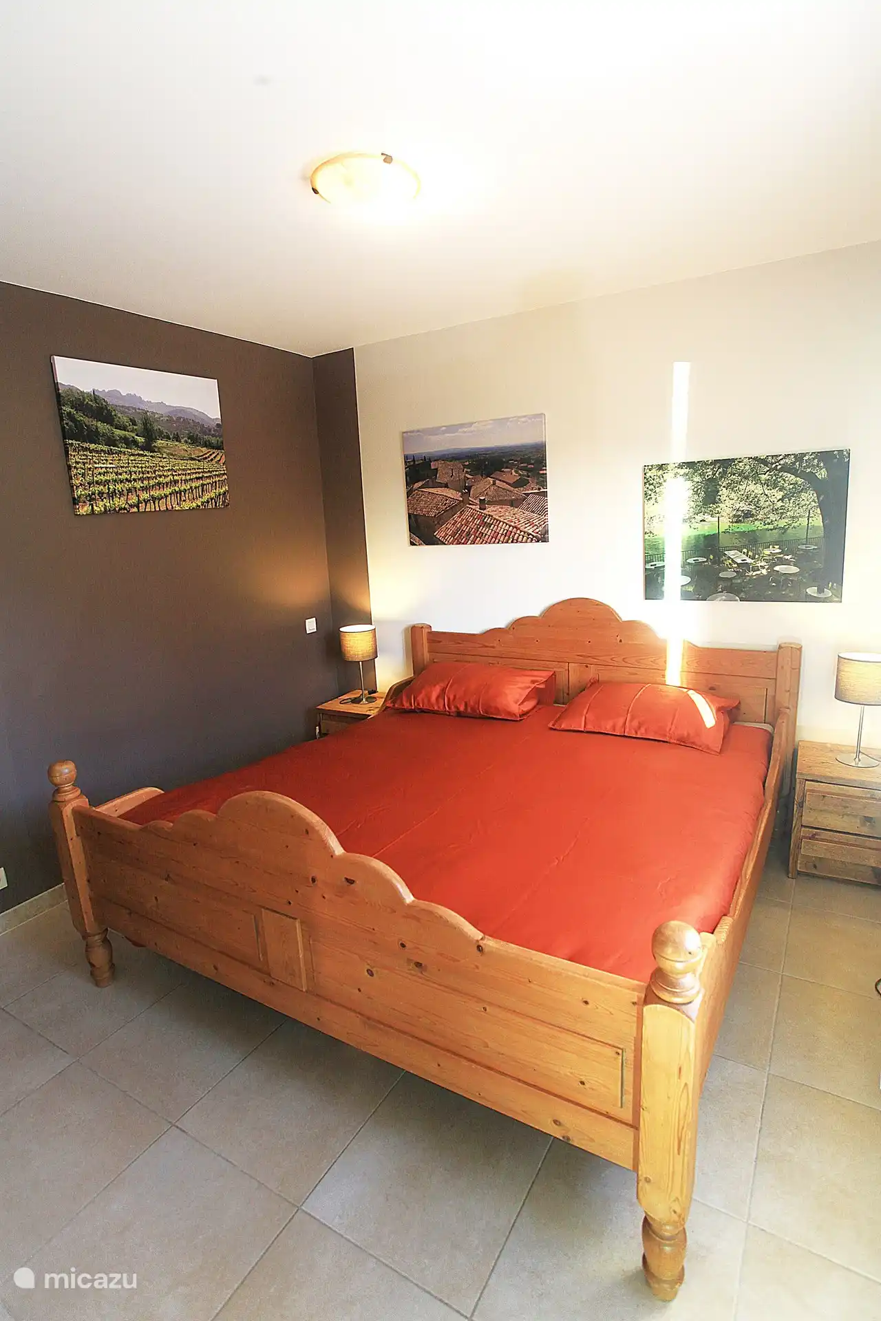 Hauptschlafzimmer mit eigenem Ankleidezimmer und Badezimmer