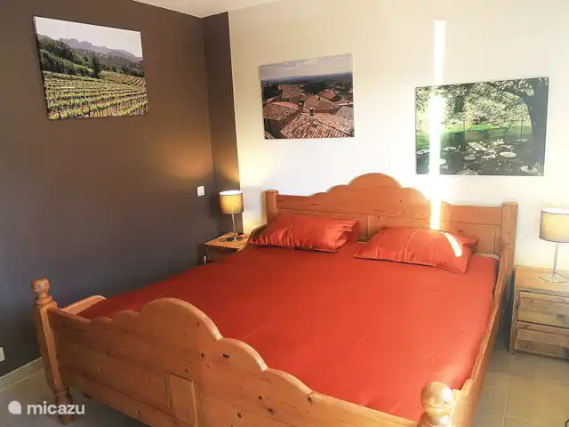 Villa Laura avec piscine privée | France, Drôme, Bouchet - maison de vacances Chambre parentale avec dressing et salle de bain privés