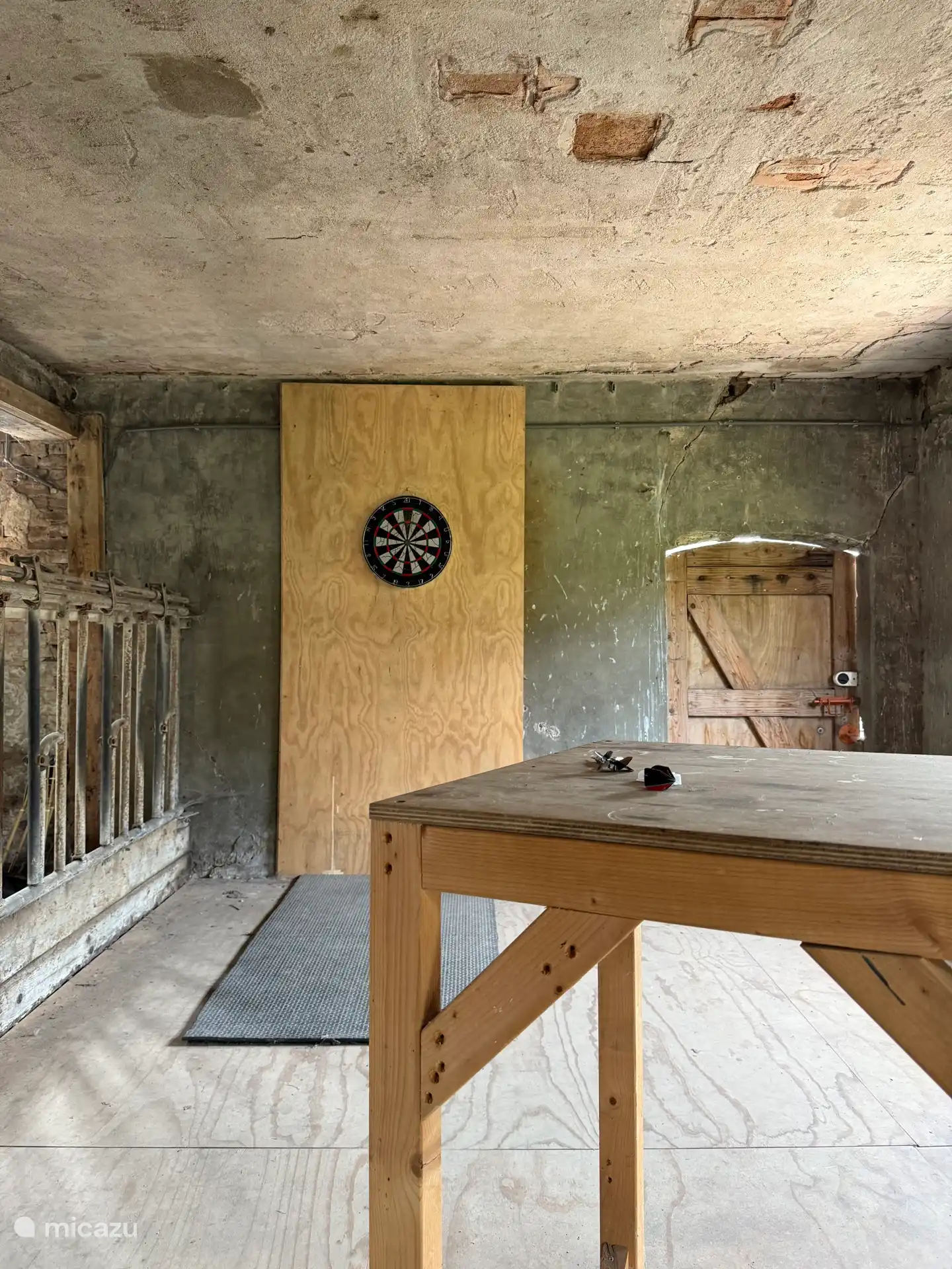 Scheune mit unterschiedlichen Spielmöglichkeiten