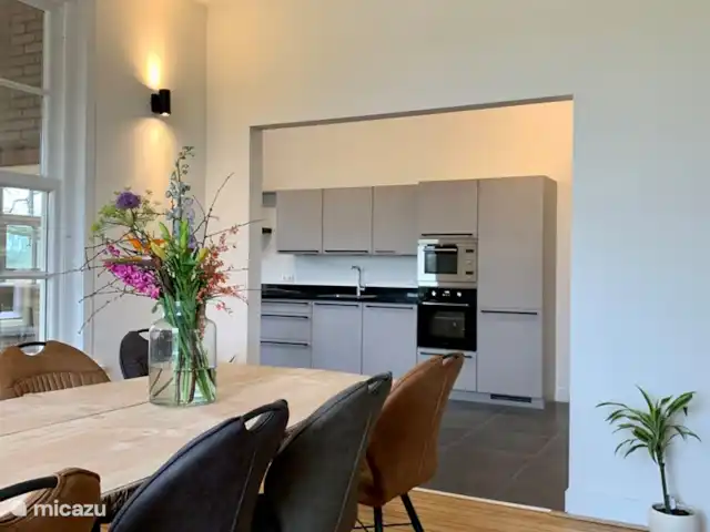 Granja de vacaciones De Steeg en Países Bajos, Güeldres, De Steeg - casa de campo Hay una cocina abierta donde puede caminar fácilmente a la sala de estar y al comedor.