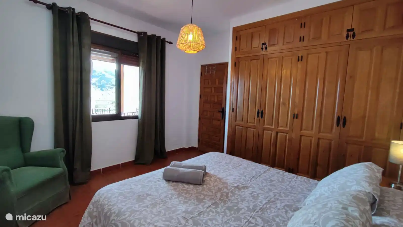 Erdgeschoss Doppelzimmer mit großem Kleiderschrank