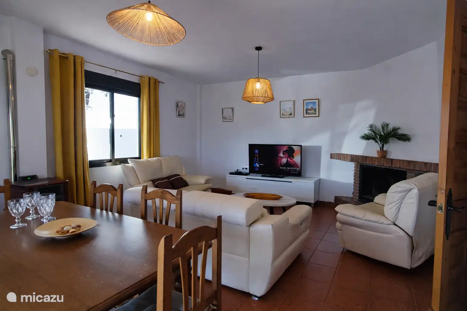 Grote, lichte eetkamer