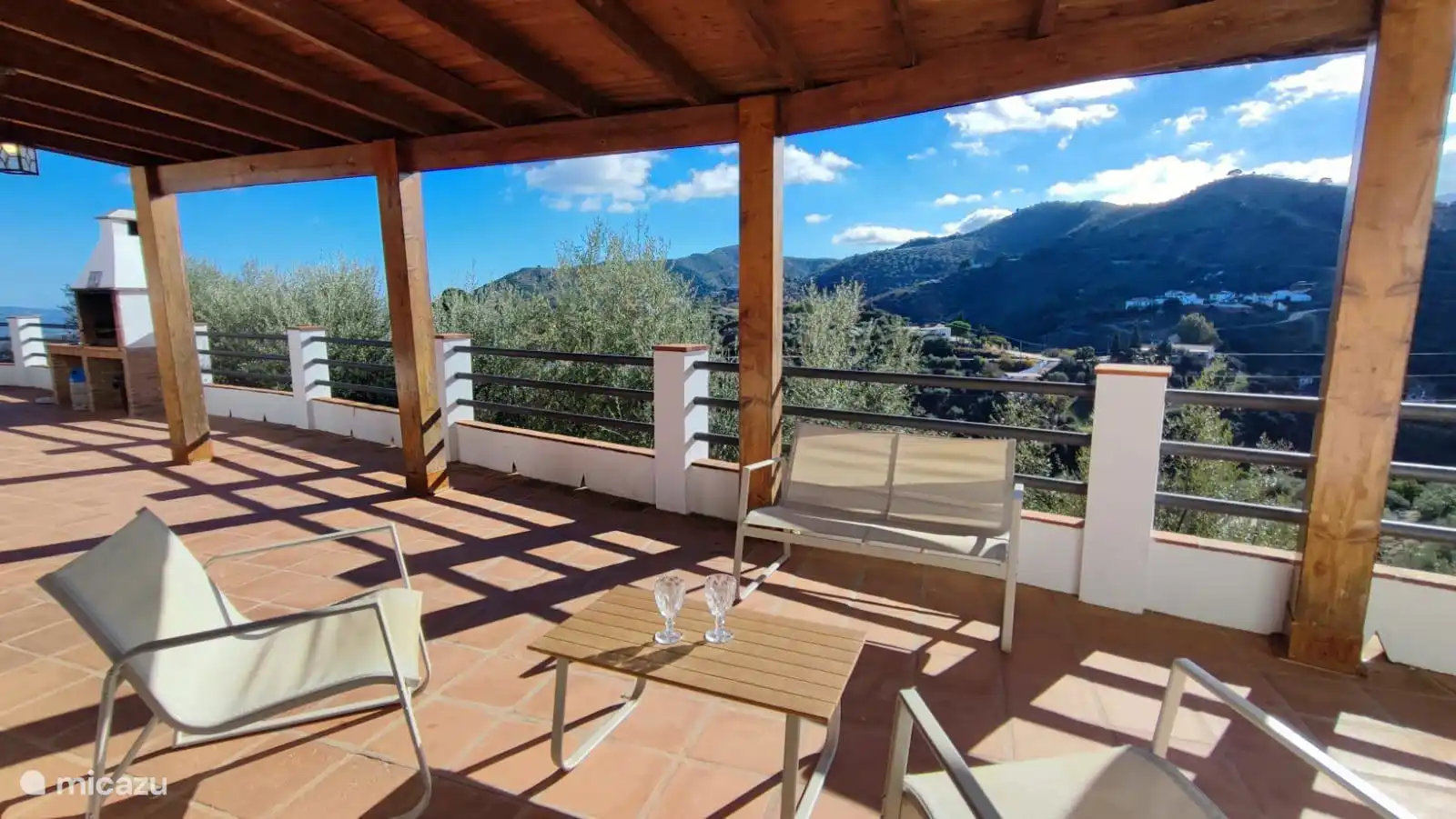 Atemberaubende Ausblicke von der Terrasse