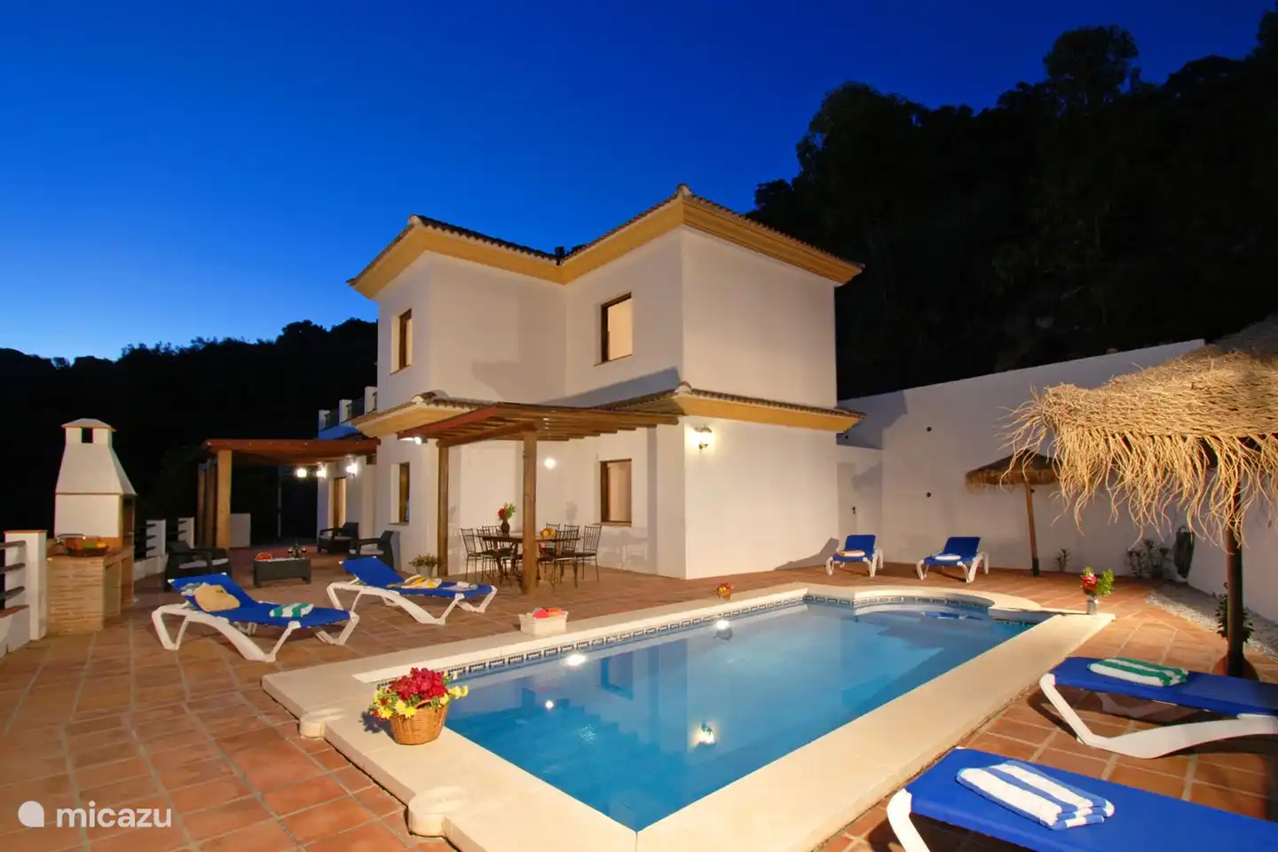 Villa El Torcal 1 bei Nacht.