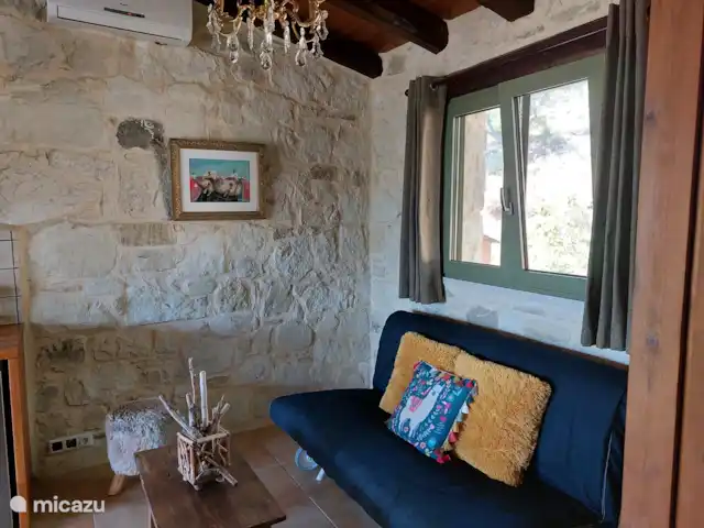 Location de Vacances Grèce, Crète, Koutsouras, gîte / cottage - Kalyvitis Cottage dans l’oliveraie 2 Il y a un canapé-lit dans le salon pour ceux qui préfèrent dormir séparément
