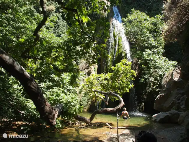 Location de Vacances Grèce, Crète, Koutsouras, gîte / cottage - Kalyvitis Cottage dans l’oliveraie 2 Rafraîchissez-vous sous la cascade dans les gorges du Rigtis.