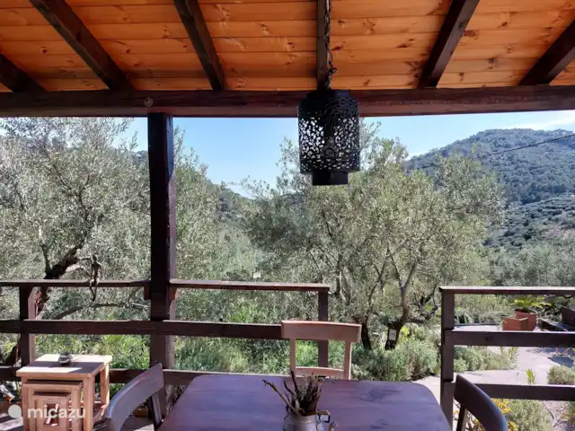 Location de Vacances Grèce, Crète, Koutsouras, gîte / cottage - Kalyvitis Cottage dans l’oliveraie 2 Le chalet offre une vue imprenable sur les oliveraies vallonnées et les montagnes.
