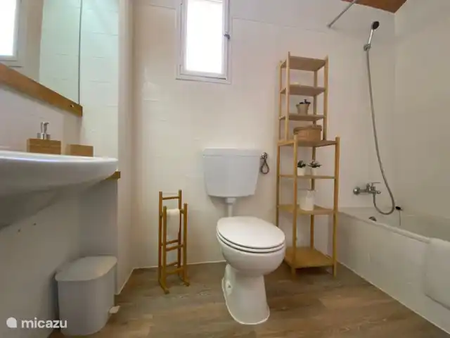 Location de Vacances Portugal, Algarve, Albufeira, studio - Studio avec vue mer Une salle de bain pour se doucher et se détendre après une journée bien remplie