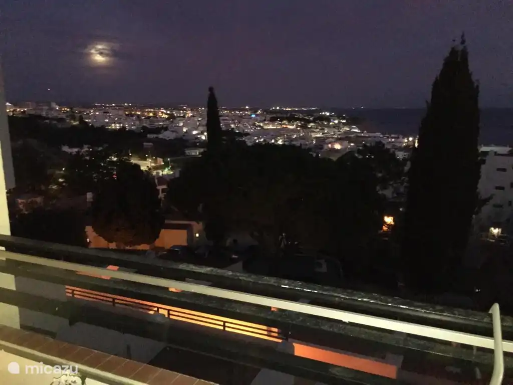 Albufeira de nuit vue du balcon