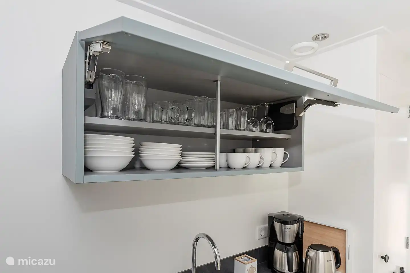 Geschirrschrank Ferienhaus 2bijZee